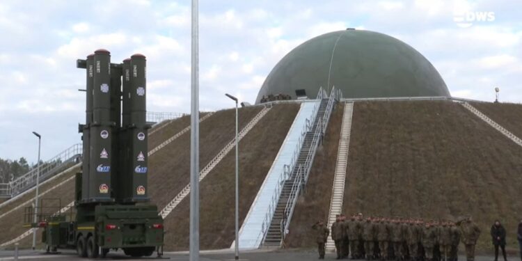 У Німеччині дрони-шпигуни літали над новітньою системою ПРО Arrow 3, яка має захистити Європу від “Орєшніка” – їх так і не збили (ФОТО, ВІДЕО)