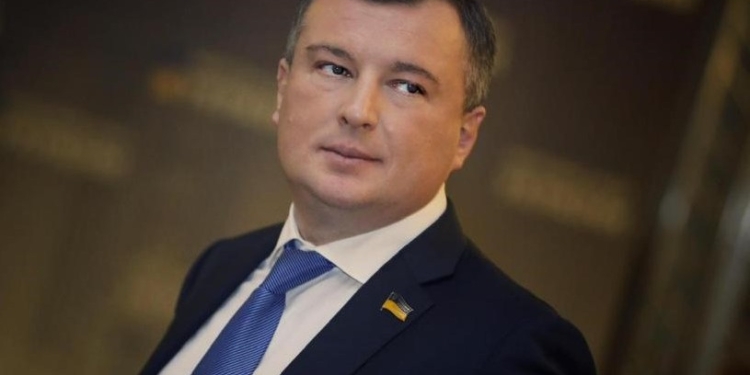 Суд визнав біологічним батьком невизнаної ним дитини нардепа від “Слуги”. Це той, якого тримали в полоні “партнери по бізнесу”