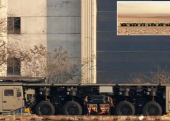 Нова військова техніка. Сороконіжку на колесах побачили в Китаї (ФОТО)