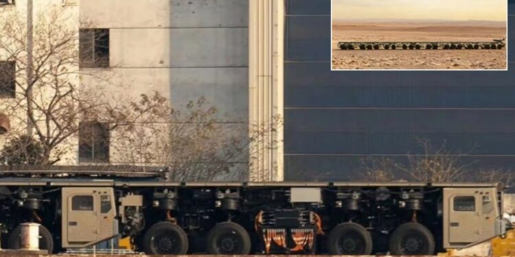 Нова військова техніка. Сороконіжку на колесах побачили в Китаї (ФОТО)