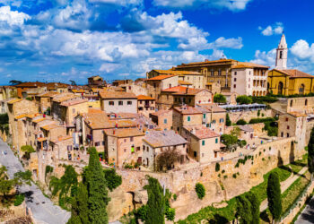 Туристи хочуть від цих маленьких європейських сіл лише одного — і місцеві жителі вже втомилися від цього