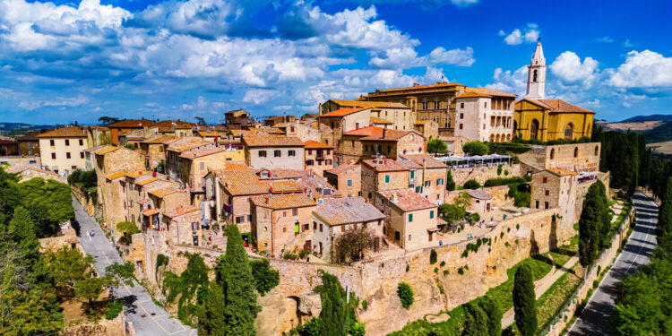 Туристи хочуть від цих маленьких європейських сіл лише одного — і місцеві жителі вже втомилися від цього