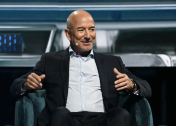 Джефф Безос вважає, що персональні потужні ПК стануть недоступними через брак чипів. Що прогнозує