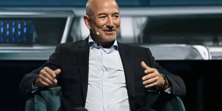 Джефф Безос вважає, що персональні потужні ПК стануть недоступними через брак чипів. Що прогнозує