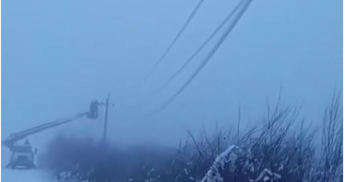 На Одещині через намерзання льоду рвуться і падають електромережі (ВІДЕО)