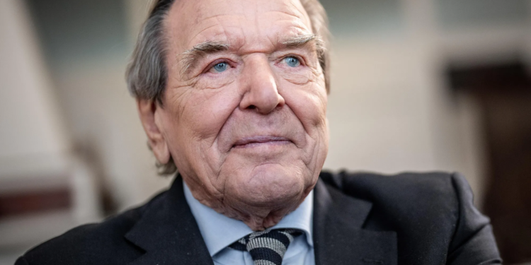 Путін знову випустив Шредера – закликає не демонізувати РФ та поновити співпрацю. Що йому відповіли в МЗС України