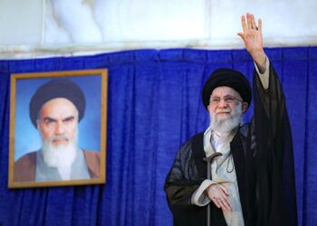 Лідер Ірану Хаменеї нібито готує втечу до Москви, Трамп зробив прозорий натяк