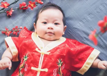 Китай хоче збільшити народжуваність – ввів податки на презервативи. Там кажуть – мало (ФОТО)