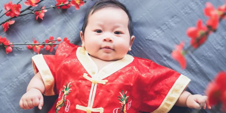 Китай хоче збільшити народжуваність – ввів податки на презервативи. Там кажуть – мало (ФОТО)