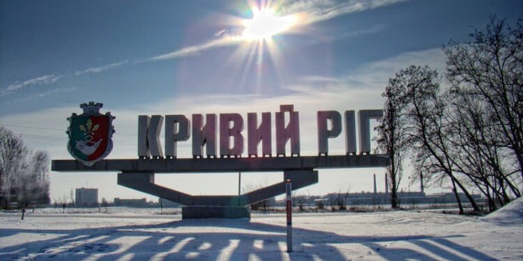 Рашисти вдарили балістикою по Кривому Рогу – у багатоквартирні будинки (ФОТО, ВІДЕО)