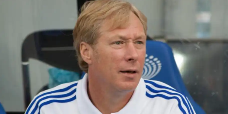 Колишній тренер ФК “Динамо” Михайличенко побив слюсаря ЖЕДу, поліція почала розслідування