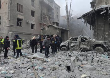 рф ударила по Харкову двома ракетами, Зеленський показав наслідки (ФОТО)