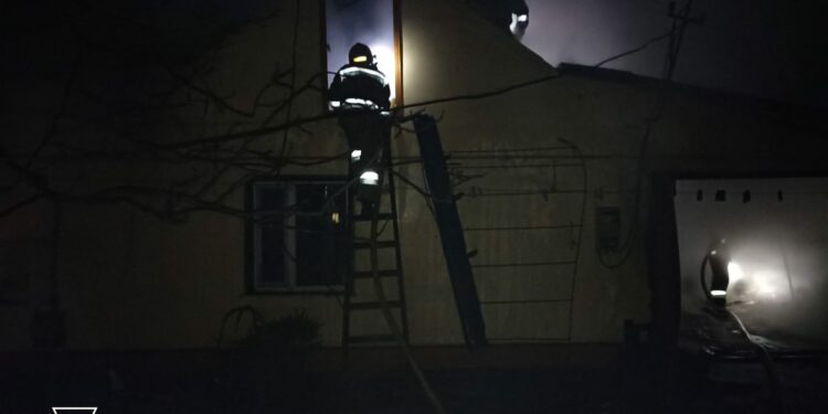 За добу на Миколаївщині гасили 6 пожеж у житлі, є загибла