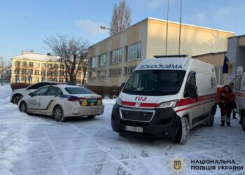 У Києві школяр напав з ножем на вчительку та однокласника