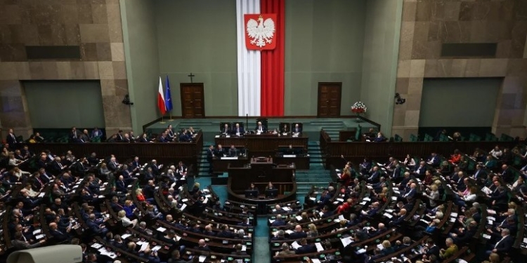 Польща реформує систему підтримки українських біженців – нові правила, нові обмеження та скорочення виплат