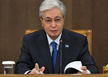 Токаев раптом дізнався, що “суміжна” країна перегнала через казахстанський банк 7 трлн тенге