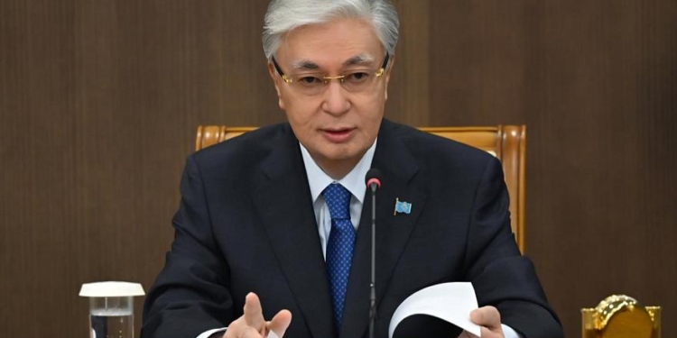 Токаев раптом дізнався, що “суміжна” країна перегнала через казахстанський банк 7 трлн тенге