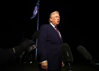 Трамп визнав, що не слухає лікарів – їсть гамбургери, заїдає аспірином