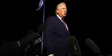 Трамп визнав, що не слухає лікарів – їсть гамбургери, заїдає аспірином