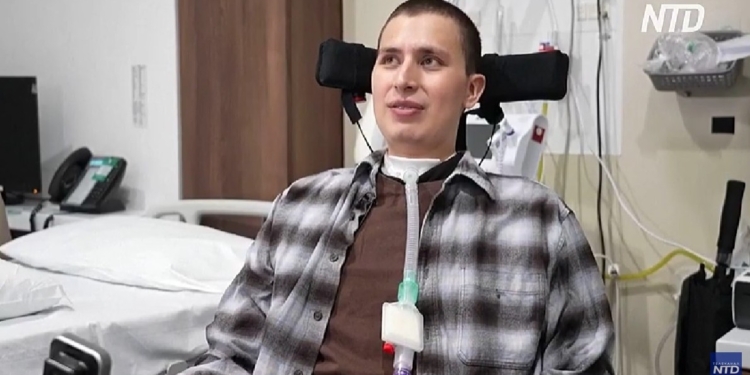 Паралізований чоловік за допомогою мозкового чипа керує комп’ютером (ВІДЕО)