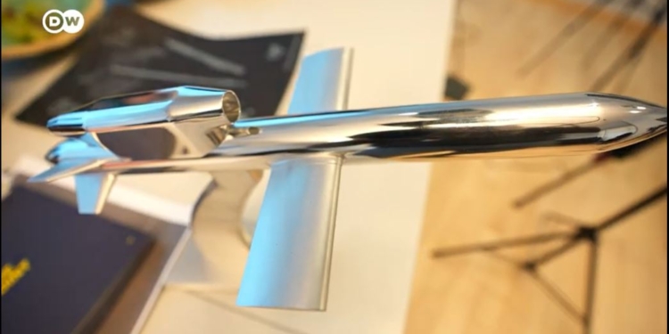 Україна створила балістичну ракету FP-9, здатну дістати до Москви та Санкт-Петербурга, – DW (ВІДЕО)