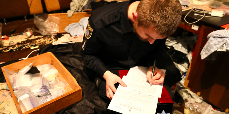 У Миколаєві поліцейські затримали двох підозрюваних у межах спецоперації «Рубікон» (ФОТО)