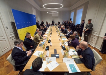 Зеленський у Мюнхені зустрівся з керівниками міжнародних інвестиційних компаній – говорили про дрони (ФОТО)