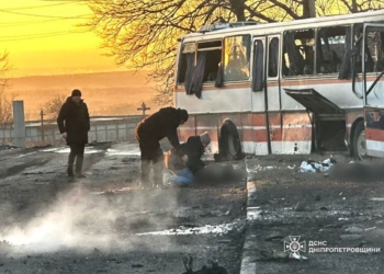 На Дніпропетровщині загинули 12 шахтарів, ще 7 поранено – росіяни дроном атакували автобус (ФОТО)