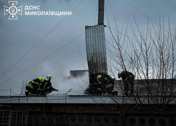 У Миколаєві горів будинок і котельня, врятували жінку (ФОТО)