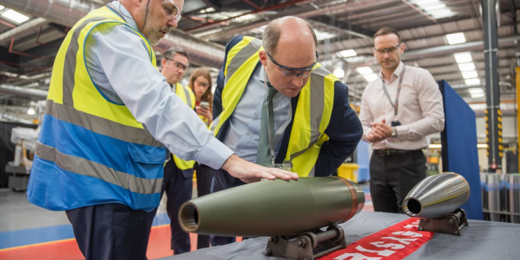 У Британії знову переноситься відкриття збройового заводу – він вже півроку мав виробляти снаряди для ЗСУ