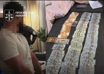 Майор тилу “намутив” мільйони і за рік «десантувався» в Аргентину, Швейцарію, Францію, Італію, Японію, Антарктиду (ФОТО, ВІДЕО)