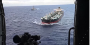 США захопили ще один танкер тіньового флоту, у Пентагоні показали, як це було (ФОТО, ВІДЕО)