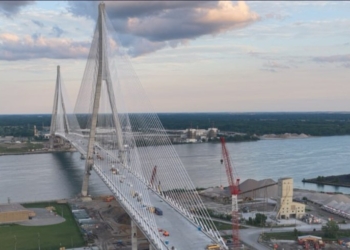 Вже геть бо-бо. Трамп погрожує заблокувати відкриття нового мосту з Канадою – хоче половину