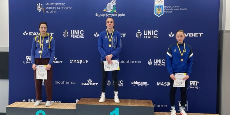 Миколаївські шаблістки стали переможницями та призерками Всеукраїнських змагань найсильніших