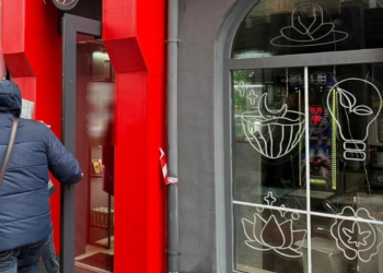 У Миколаєві поліція припинила роботу магазину мережі незаконного продажу екстракту канабісу (ФОТО)