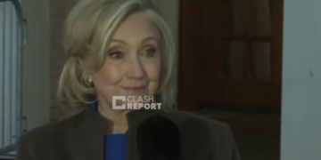 Клінтон дала свідчення в Конгресі у справі Епштейна, знайшли запис Трампа про секс із малолітніми (ВІДЕО)