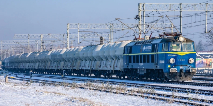 У Польщі молдаванин намагався пустити під укіс потяг з нафтою для України