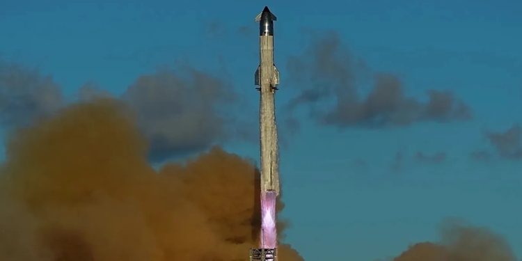 SpaceX відкладає плани місії на Марс і замість цього робить розворот у бік місячного міста