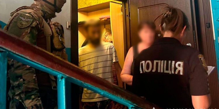 У Полтаві жінка за $500 доларів замовила сусіда – хотіла, щоб його осліпили чи зламали хребет. І все через голубів