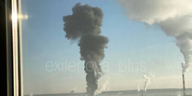 В Ухті, в РФ, палає НПЗ (ВІДЕО)