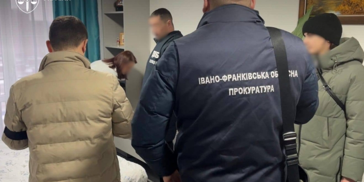 На Прикарпатті посадовець поліції привласнив 2,7 млн грн батька загиблої захисниці «Азовсталі» (ФОТО)