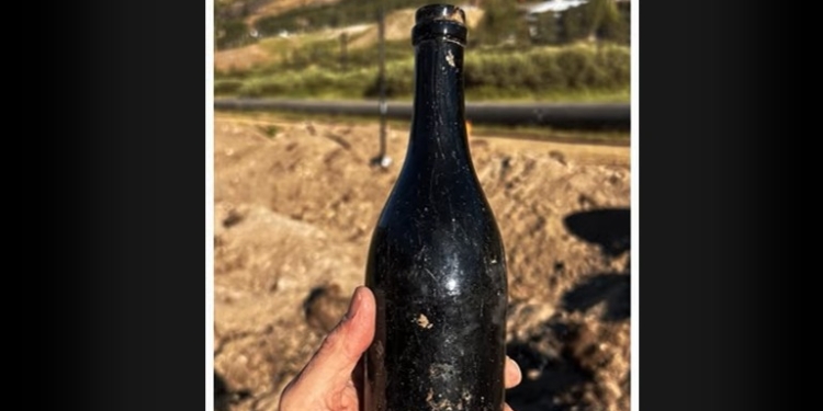 Археологи знайшли пляшку із 150-річним алкоголем, спробували, а тепер гадають – що це було? (ВІДЕО)