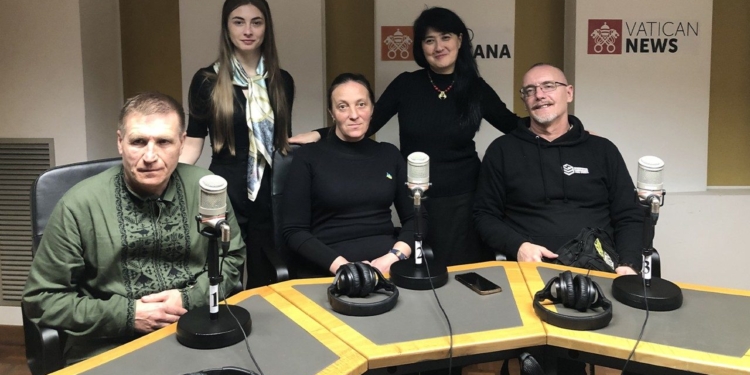 Родичі полонених і звільнені з полону зустрілися з Папою і розповіли ватиканським медіа про свій біль і досвід (ФОТО)