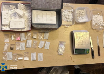 Херсонський рецидивіст організував наркотрафик з Латинської Америки. Щомісячно “виймали” 500 тис. Не юанів (ФОТО)