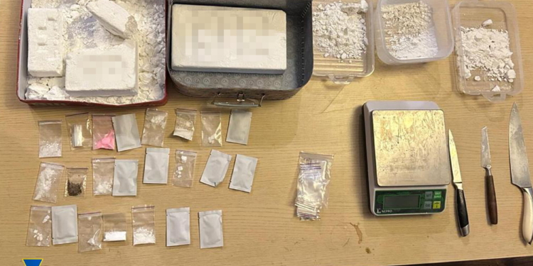 Херсонський рецидивіст організував наркотрафик з Латинської Америки. Щомісячно “виймали” 500 тис. Не юанів (ФОТО)