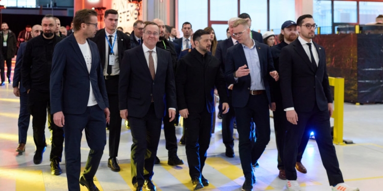 Зеленський прийняв перший дрон на спільному німецько-українському виробництві (ВІДЕО)