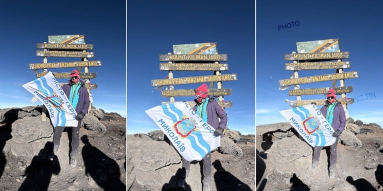 Спортсменка з Миколаєва розгорнула на Кіліманджаро прапор міста та присвятила сходження українським воїнам