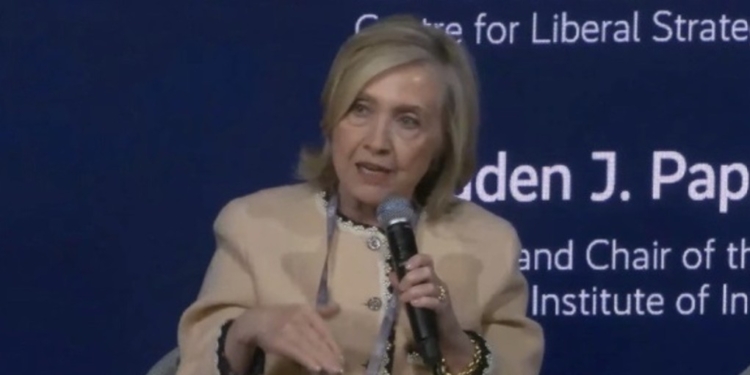 “Він зрадив Захід, – Клінтон назвала позицію Трампа щодо України ганебною історичною помилкою