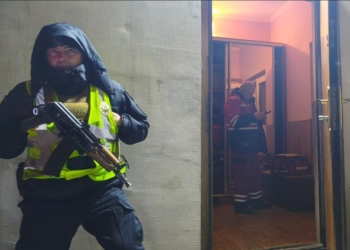 На Львівщині знайшли застреленими 2 підлітків та їхнього батька. Поліція каже про подвійне вбивство та самогубство