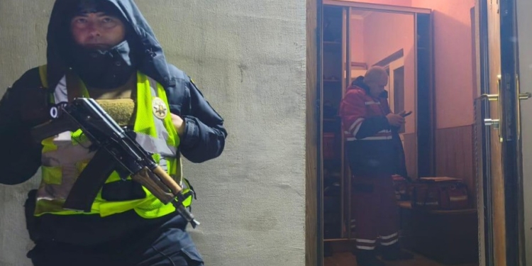 На Львівщині знайшли застреленими 2 підлітків та їхнього батька. Поліція каже про подвійне вбивство та самогубство